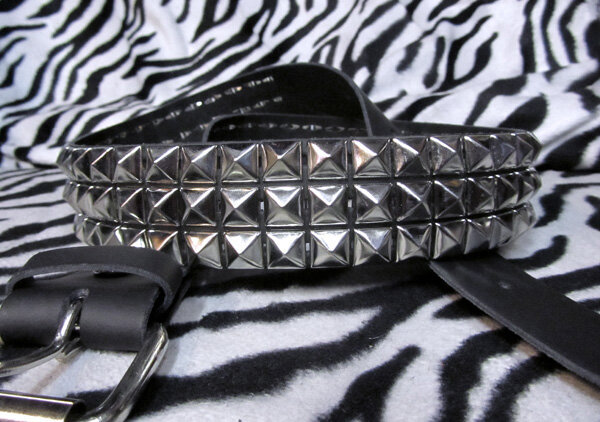 Pinchos 3 Filas De Piramide Peque?a Plateada